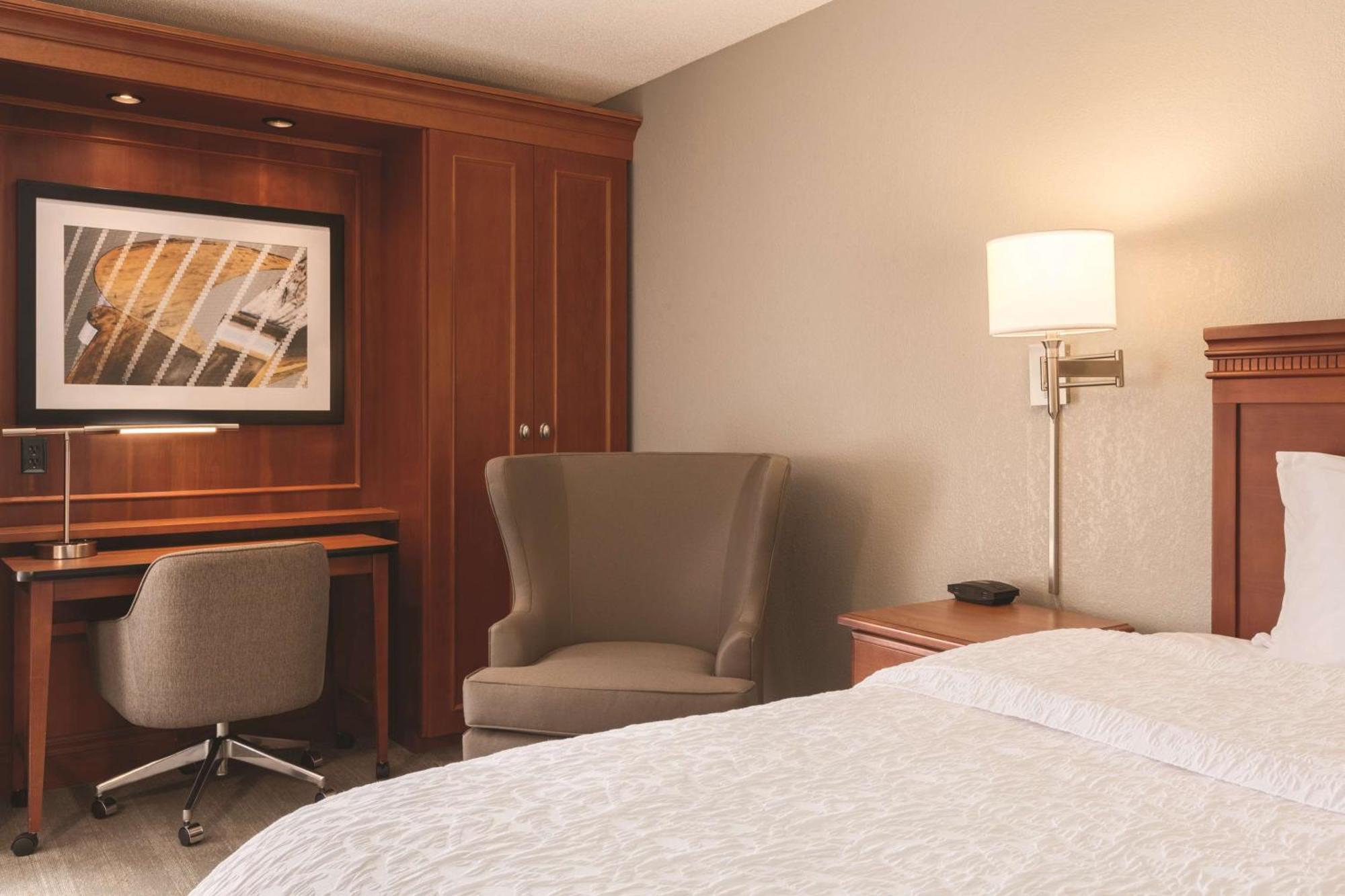 Hampton Inn Des Moines-Airport Exterior photo